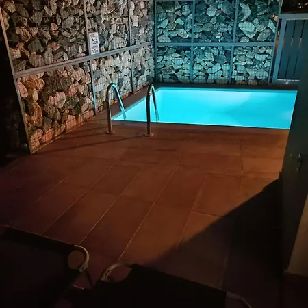 Magnolia With Pool شقة